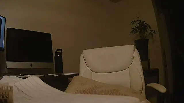 Snapshot of MrDaddyBbSnake chatting on 04.22.26 MrDaddyBbSnake online show from 04.22.26