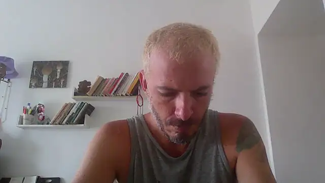 Snapshot of xtrppyx chatting on 09.29.25 xtrppyx online show from 09.29.25