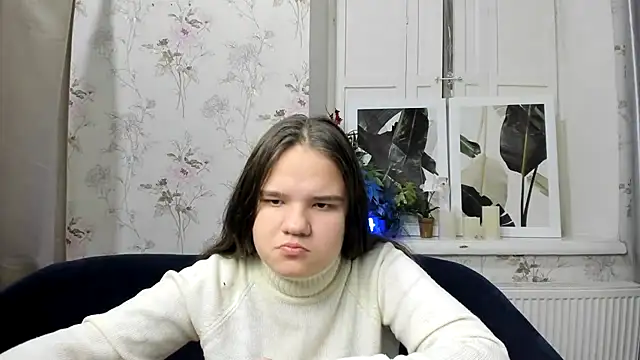 Snapshot of AdeleCruz chatting on 01.10.25 AdeleCruz online show from 01.10.25