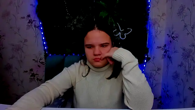 Snapshot of AdeleCruz chatting on 01.11.25 AdeleCruz online show from 01.11.25