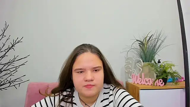 Snapshot of AdeleCruz chatting on 02.02.25 AdeleCruz online show from 02.02.25