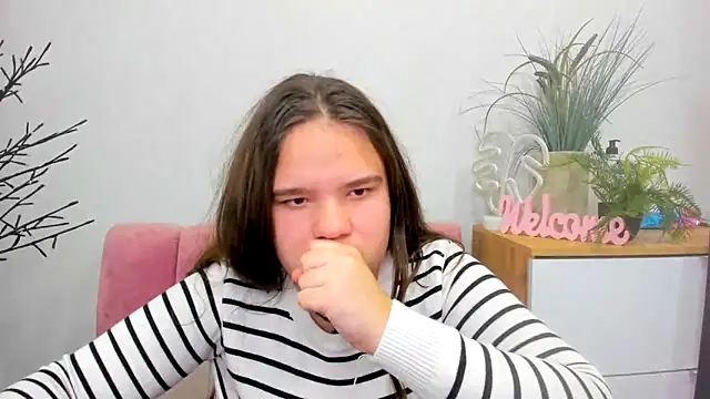 Snapshot of AdeleCruz chatting on 02.02.25 AdeleCruz online show from 02.02.25