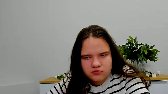 Snapshot of AdeleCruz chatting on 02.04.25 AdeleCruz online show from 02.04.25