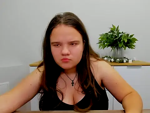 Snapshot of AdeleCruz chatting on 02.04.25 AdeleCruz online show from 02.04.25