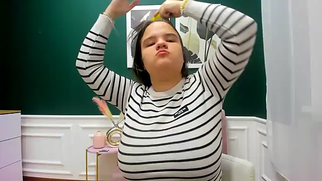 Snapshot of AdeleCruz chatting on 02.09.25 AdeleCruz online show from 02.09.25