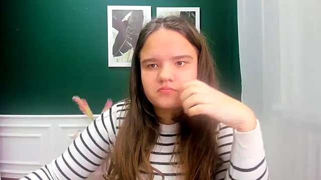 Snapshot of AdeleCruz chatting on 02.09.25 AdeleCruz online show from 02.09.25