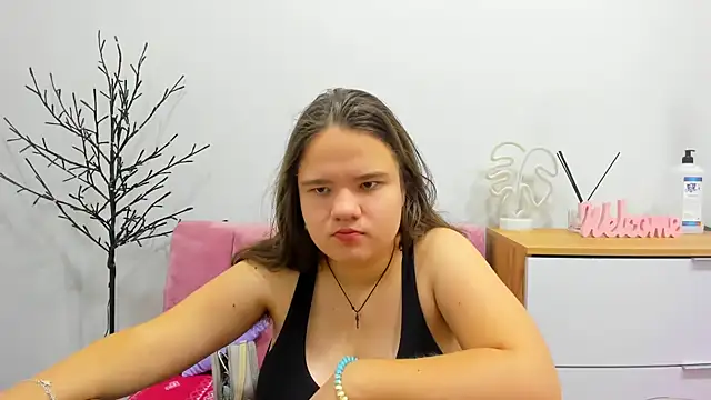 Snapshot of AdeleCruz chatting on 02.10.25 AdeleCruz online show from 02.10.25