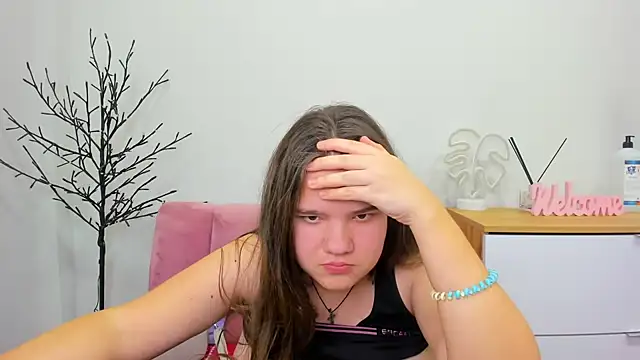 Snapshot of AdeleCruz chatting on 02.10.25 AdeleCruz online show from 02.10.25