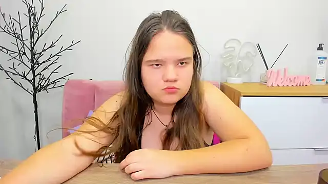 Snapshot of AdeleCruz chatting on 02.11.25 AdeleCruz online show from 02.11.25