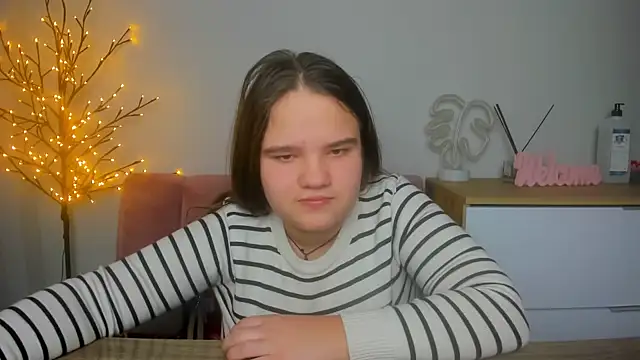 Snapshot of AdeleCruz chatting on 02.12.25 AdeleCruz online show from 02.12.25