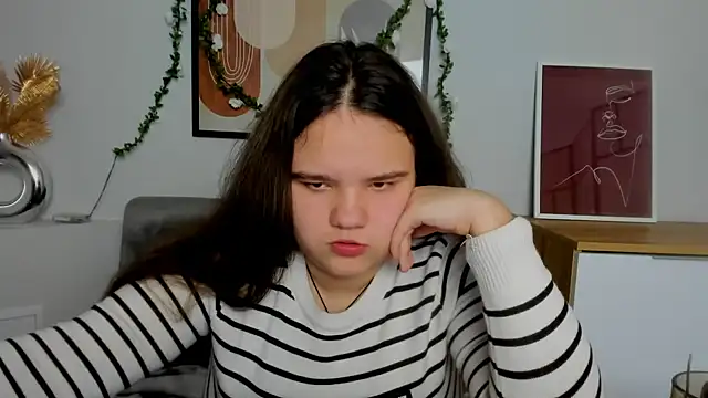 Snapshot of AdeleCruz chatting on 02.14.25 AdeleCruz online show from 02.14.25