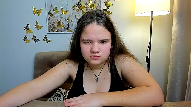 Snapshot of AdeleCruz chatting on 02.16.25 AdeleCruz online show from 02.16.25