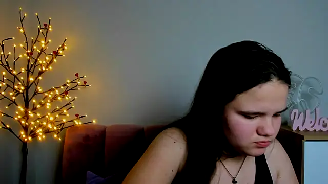 Snapshot of AdeleCruz chatting on 02.17.25 AdeleCruz online show from 02.17.25