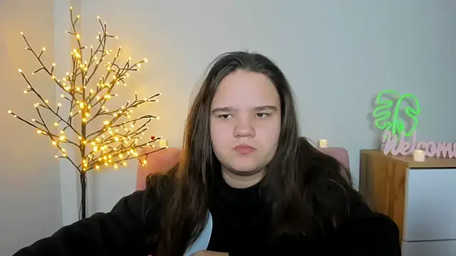 Snapshot of AdeleCruz chatting on 02.20.25 AdeleCruz online show from 02.20.25