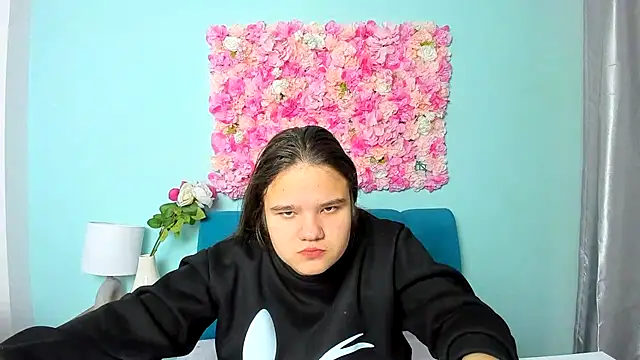 Snapshot of AdeleCruz chatting on 02.24.25 AdeleCruz online show from 02.24.25