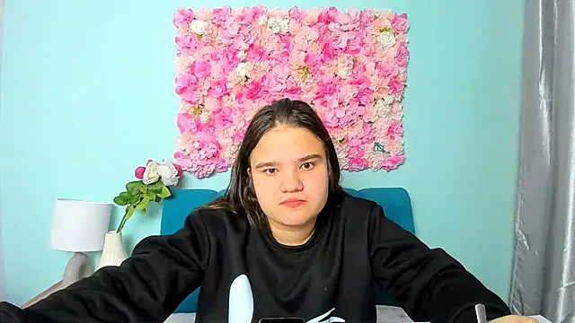 Snapshot of AdeleCruz chatting on 02.24.25 AdeleCruz online show from 02.24.25