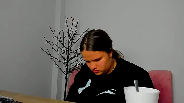 Snapshot of AdeleCruz chatting on 03.16.25 AdeleCruz online show from 03.16.25