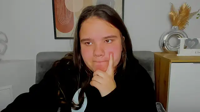 Snapshot of AdeleCruz chatting on 03.20.25 AdeleCruz online show from 03.20.25