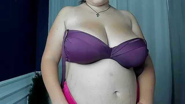 Snapshot of AdeleCruz chatting on 09.14.25 AdeleCruz online show from 09.14.25