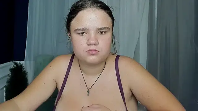 Snapshot of AdeleCruz chatting on 09.21.25 AdeleCruz online show from 09.21.25