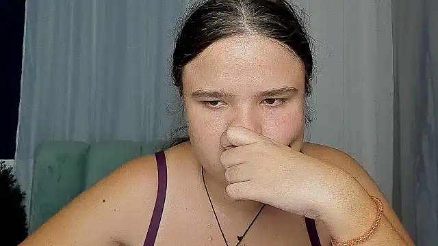 Snapshot of AdeleCruz chatting on 09.22.25 AdeleCruz online show from 09.22.25