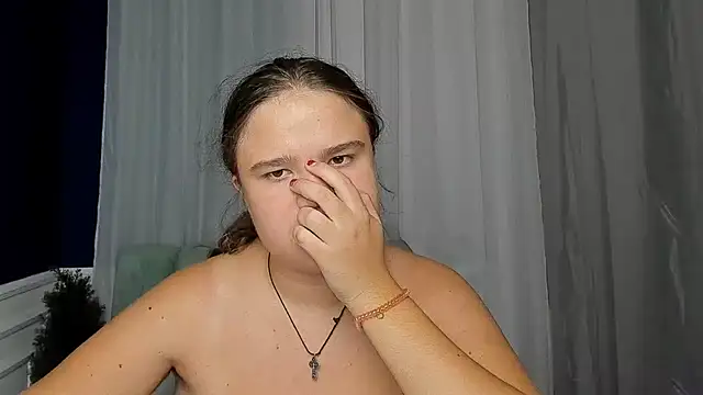 Snapshot of AdeleCruz chatting on 09.27.25 AdeleCruz online show from 09.27.25