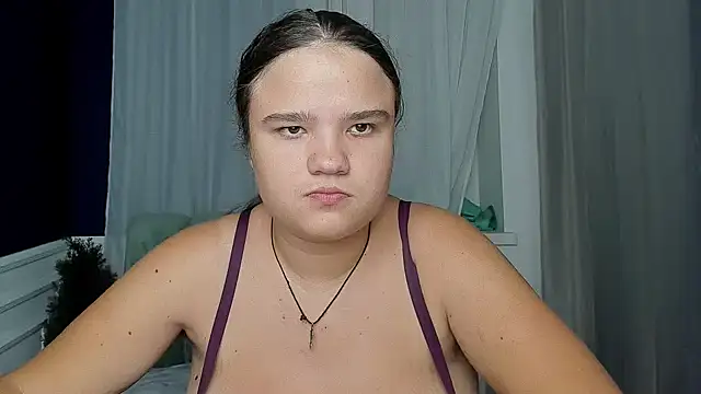 Snapshot of AdeleCruz chatting on 09.28.25 AdeleCruz online show from 09.28.25