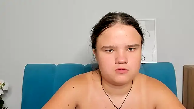 Snapshot of AdeleCruz chatting on 10.02.25 AdeleCruz online show from 10.02.25