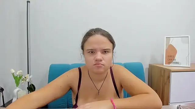 Snapshot of AdeleCruz chatting on 10.11.25 AdeleCruz online show from 10.11.25