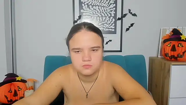 Snapshot of AdeleCruz chatting on 10.25.25 AdeleCruz online show from 10.25.25