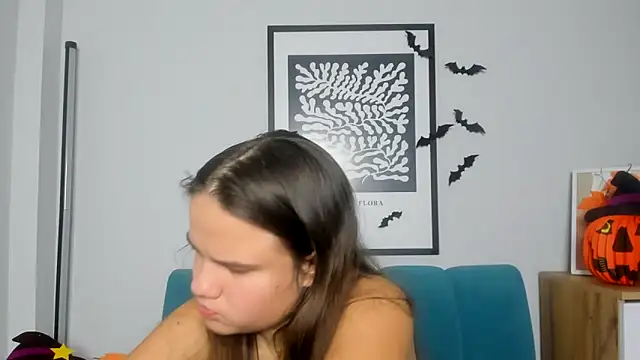 Snapshot of AdeleCruz chatting on 10.28.25 AdeleCruz online show from 10.28.25