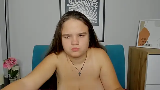 Snapshot of AdeleCruz chatting on 11.04.25 AdeleCruz online show from 11.04.25