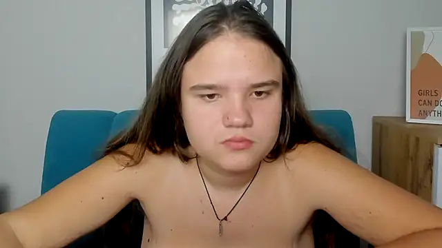 Snapshot of AdeleCruz chatting on 11.30.25 AdeleCruz online show from 11.30.25