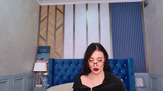 EmmaLawrens online show from 02.16.25