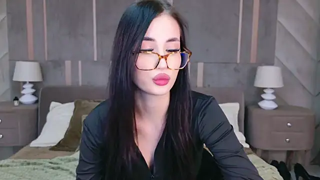 EmmaLawrens online show from 03.18.25