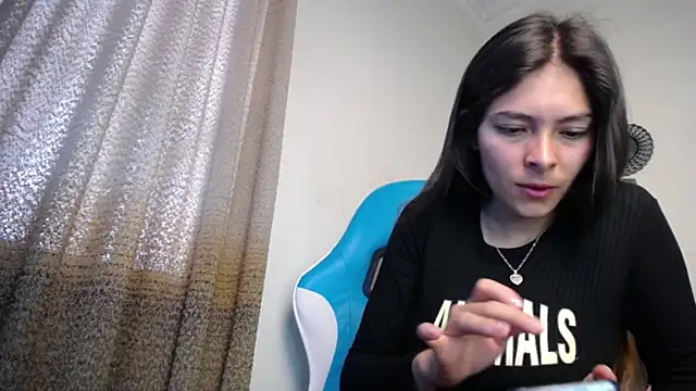 Snapshot of Aleska_Miami chatting on 11.04.25 Aleska Miami online show from 11.04.25