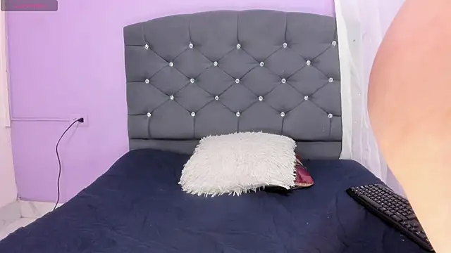 naomii 0 online show from 10.03.25