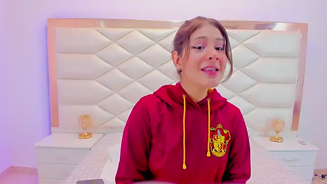 Snapshot of MiaQueen021 chatting on 01.25.25 MiaQueen021 online show from 01.25.25