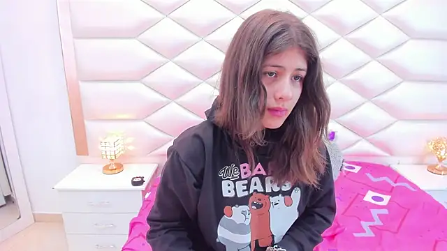 Snapshot of MiaQueen021 chatting on 03.14.25 MiaQueen021 online show from 03.14.25