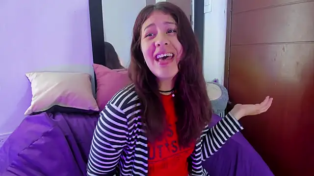 Snapshot of MiaQueen021 chatting on 09.19.25 MiaQueen021 online show from 09.19.25