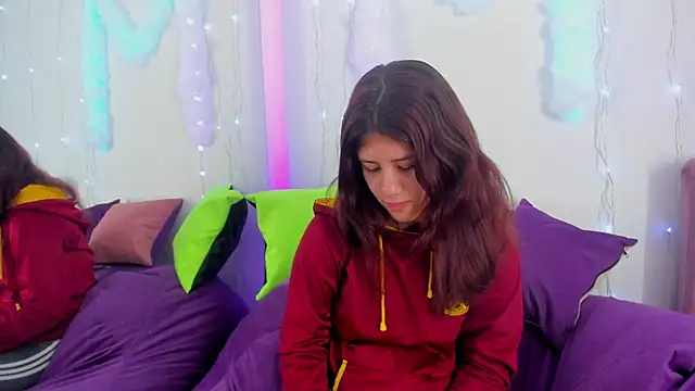 Snapshot of MiaQueen021 chatting on 09.25.25 MiaQueen021 online show from 09.25.25