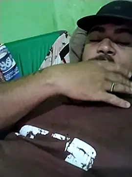 Snapshot of safado0027 chatting on 12.15.25 safado0027 online show from 12.15.25