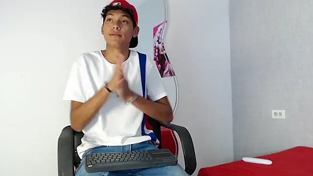 Snapshot of kyam_adams chatting on 02.03.25 kyam adams online show from 02.03.25