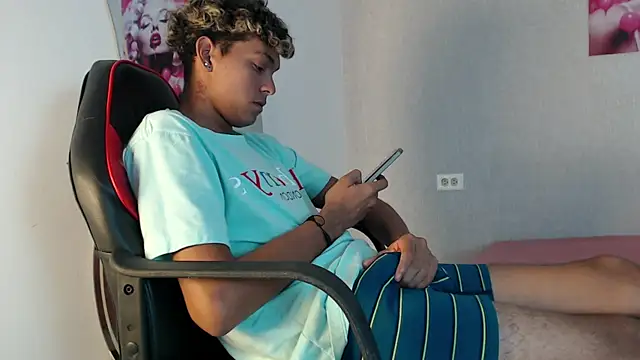 Snapshot of kyam_adams chatting on 03.12.25 kyam adams online show from 03.12.25