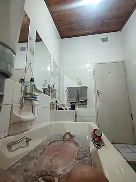 Snapshot of itsmeyes69 chatting on 01.25.25 itsmeyes69 online show from 01.25.25