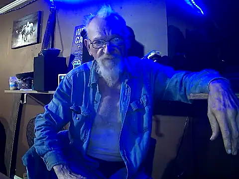 Snapshot of Aldick68 chatting on 11.23.25 Aldick68 online show from 11.23.25