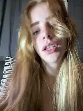 Snapshot of VioletxBlue chatting on 06.23.26 VioletxBlue online show from 06.23.26