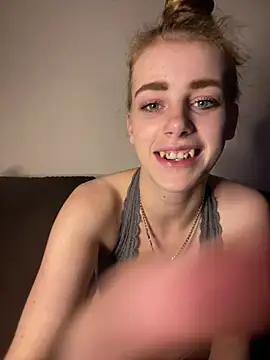 Snapshot of VioletxBlue chatting on 07.16.26 VioletxBlue online show from 07.16.26
