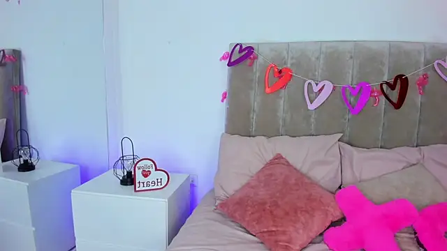 Snapshot of Dahlia_Rousse chatting on 02.14.25 Dahlia Rousse online show from 02.14.25