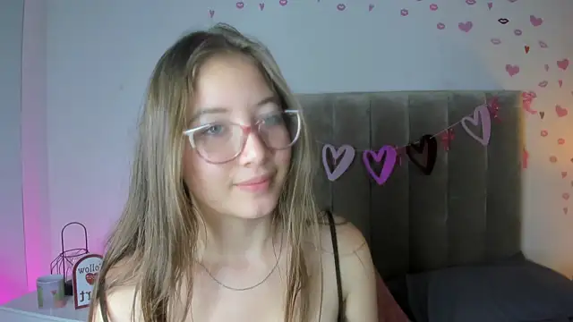 Snapshot of Dahlia_Rousse chatting on 03.08.25 Dahlia Rousse online show from 03.08.25